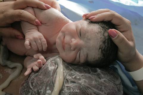 Fotografia de Parto - Newborn - Evelyn Moura Fotografia em Niterói, Rio de Janeiro - ensaio infantil - newborn de recém nascido - partos - parto em niteroi - registro de parto - maternidade são francisco - doce nascer - parto humanizado - andrea barbosa '