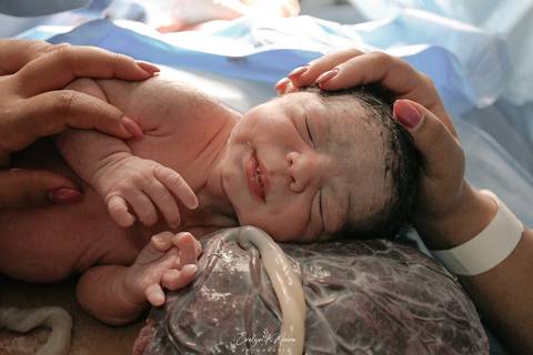 Fotografia de Parto - Newborn - Evelyn Moura Fotografia em Niterói, Rio de Janeiro - ensaio infantil - newborn de recém nascido - partos - parto em niteroi - registro de parto - maternidade são francisco - doce nascer - parto humanizado - andrea barbosa '