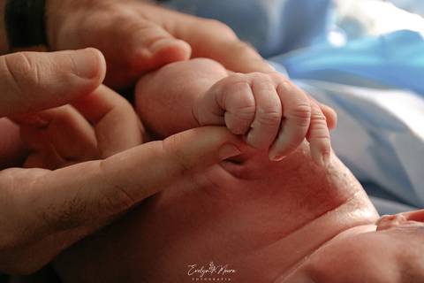 Fotografia de Parto - Newborn - Evelyn Moura Fotografia em Niterói, Rio de Janeiro - ensaio infantil - newborn de recém nascido - partos - parto em niteroi - registro de parto - maternidade são francisco - doce nascer - parto humanizado - andrea barbosa '