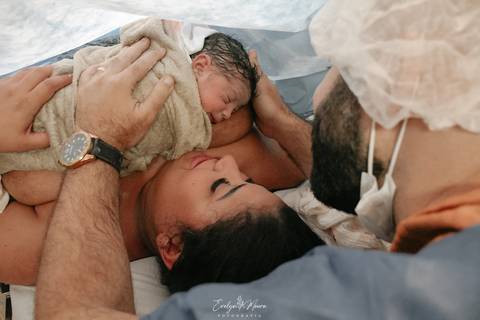 Fotografia de Parto - Newborn - Evelyn Moura Fotografia em Niterói, Rio de Janeiro - ensaio infantil - newborn de recém nascido - partos - parto em niteroi - registro de parto - maternidade são francisco - doce nascer - parto humanizado - andrea barbosa '