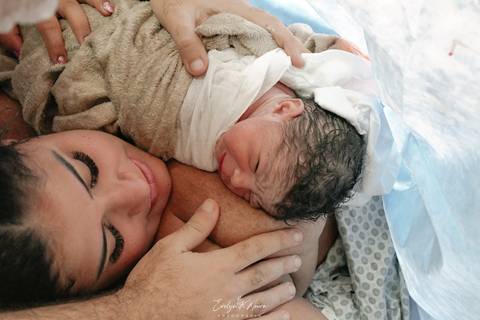 Fotografia de Parto - Newborn - Evelyn Moura Fotografia em Niterói, Rio de Janeiro - ensaio infantil - newborn de recém nascido - partos - parto em niteroi - registro de parto - maternidade são francisco - doce nascer - parto humanizado - andrea barbosa '