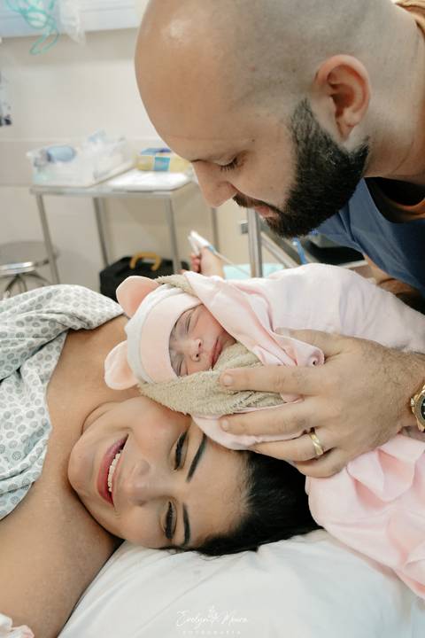 Fotografia de Parto - Newborn - Evelyn Moura Fotografia em Niterói, Rio de Janeiro - ensaio infantil - newborn de recém nascido - partos - parto em niteroi - registro de parto - maternidade são francisco - doce nascer - parto humanizado - andrea barbosa '