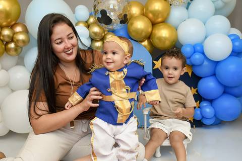 Ensaio de Acompanhamento de bebê. Evelyn Moura Fotografia. Fotógrafa em Niterói, Rio de Janeiro. Newborn. Festa infantil - Smash the cake - Smash the fruit - bebê - ensaio de 1 ano - viral - disney - festa de aniversário - mikey realeza - mikey '