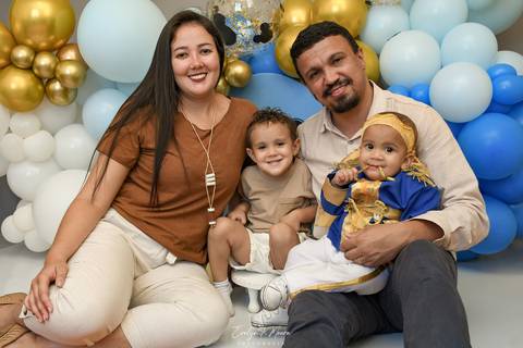 Ensaio de Acompanhamento de bebê. Evelyn Moura Fotografia. Fotógrafa em Niterói, Rio de Janeiro. Newborn. Festa infantil - Smash the cake - Smash the fruit - bebê - ensaio de 1 ano - viral - disney - festa de aniversário - mikey realeza - mikey '