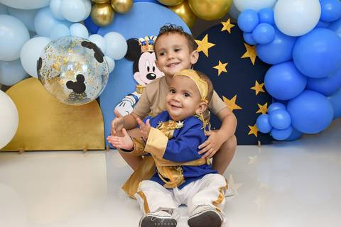 Ensaio de Acompanhamento de bebê. Evelyn Moura Fotografia. Fotógrafa em Niterói, Rio de Janeiro. Newborn. Festa infantil - Smash the cake - Smash the fruit - bebê - ensaio de 1 ano - viral - disney - festa de aniversário - mikey realeza - mikey '