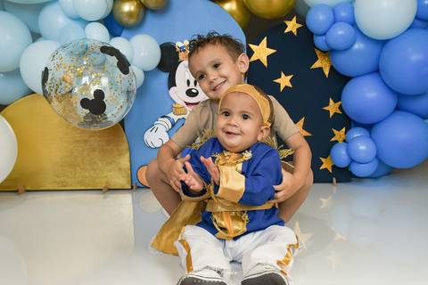 Ensaio de Acompanhamento de bebê. Evelyn Moura Fotografia. Fotógrafa em Niterói, Rio de Janeiro. Newborn. Festa infantil - Smash the cake - Smash the fruit - bebê - ensaio de 1 ano - viral - disney - festa de aniversário - mikey realeza - mikey '