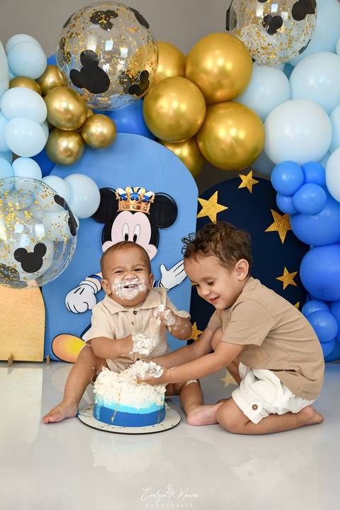 Ensaio de Acompanhamento de bebê. Evelyn Moura Fotografia. Fotógrafa em Niterói, Rio de Janeiro. Newborn. Festa infantil - Smash the cake - Smash the fruit - bebê - ensaio de 1 ano - viral - disney - festa de aniversário - mikey realeza - mikey '