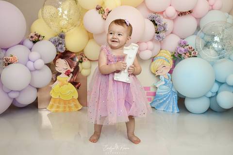 Ensaio de Acompanhamento de bebê. Evelyn Moura Fotografia. Fotógrafa em Niterói, Rio de Janeiro. Newborn. Festa infantil - Smash the cake - Smash the fruit - bebê - ensaio de 1 ano - viral - disney - festa de aniversário - princesas cute - mikey - princes'