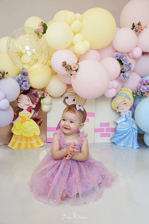 Ensaio de Acompanhamento de bebê. Evelyn Moura Fotografia. Fotógrafa em Niterói, Rio de Janeiro. Newborn. Festa infantil - Smash the cake - Smash the fruit - bebê - ensaio de 1 ano - viral - disney - festa de aniversário - princesas cute - mikey - princes'