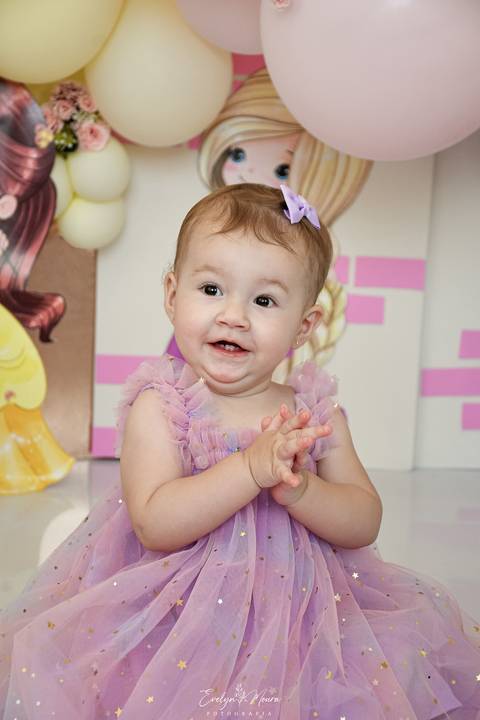 Ensaio de Acompanhamento de bebê. Evelyn Moura Fotografia. Fotógrafa em Niterói, Rio de Janeiro. Newborn. Festa infantil - Smash the cake - Smash the fruit - bebê - ensaio de 1 ano - viral - disney - festa de aniversário - princesas cute - mikey - princes'
