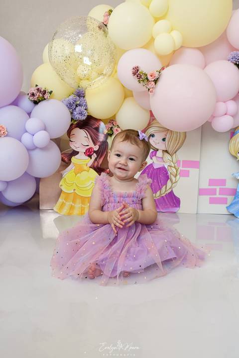 Ensaio de Acompanhamento de bebê. Evelyn Moura Fotografia. Fotógrafa em Niterói, Rio de Janeiro. Newborn. Festa infantil - Smash the cake - Smash the fruit - bebê - ensaio de 1 ano - viral - disney - festa de aniversário - princesas cute - mikey - princes'