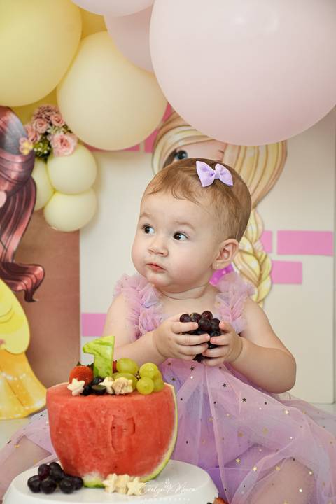 Ensaio de Acompanhamento de bebê. Evelyn Moura Fotografia. Fotógrafa em Niterói, Rio de Janeiro. Newborn. Festa infantil - Smash the cake - Smash the fruit - bebê - ensaio de 1 ano - viral - disney - festa de aniversário - princesas cute - mikey - princes'