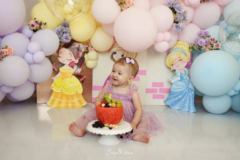 Ensaio de Acompanhamento de bebê. Evelyn Moura Fotografia. Fotógrafa em Niterói, Rio de Janeiro. Newborn. Festa infantil - Smash the cake - Smash the fruit - bebê - ensaio de 1 ano - viral - disney - festa de aniversário - princesas cute - mikey - princes'