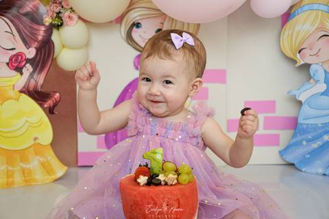 Ensaio de Acompanhamento de bebê. Evelyn Moura Fotografia. Fotógrafa em Niterói, Rio de Janeiro. Newborn. Festa infantil - Smash the cake - Smash the fruit - bebê - ensaio de 1 ano - viral - disney - festa de aniversário - princesas cute - mikey - princes'