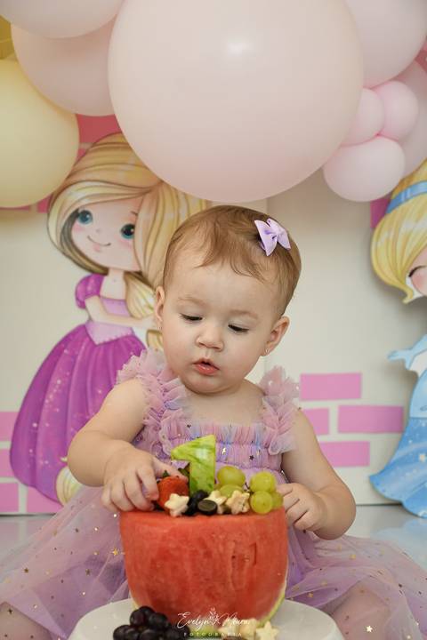 Ensaio de Acompanhamento de bebê. Evelyn Moura Fotografia. Fotógrafa em Niterói, Rio de Janeiro. Newborn. Festa infantil - Smash the cake - Smash the fruit - bebê - ensaio de 1 ano - viral - disney - festa de aniversário - princesas cute - mikey - princes'