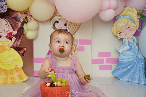 Ensaio de Acompanhamento de bebê. Evelyn Moura Fotografia. Fotógrafa em Niterói, Rio de Janeiro. Newborn. Festa infantil - Smash the cake - Smash the fruit - bebê - ensaio de 1 ano - viral - disney - festa de aniversário - princesas cute - mikey - princes'