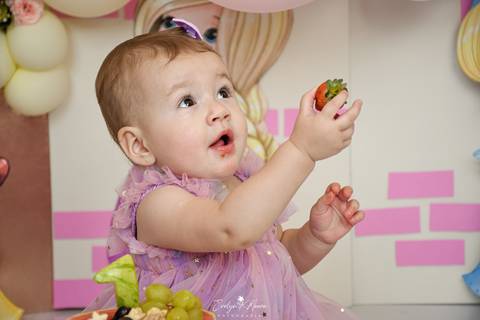 Ensaio de Acompanhamento de bebê. Evelyn Moura Fotografia. Fotógrafa em Niterói, Rio de Janeiro. Newborn. Festa infantil - Smash the cake - Smash the fruit - bebê - ensaio de 1 ano - viral - disney - festa de aniversário - princesas cute - mikey - princes'