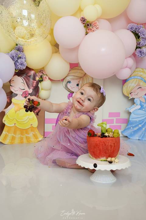 Ensaio de Acompanhamento de bebê. Evelyn Moura Fotografia. Fotógrafa em Niterói, Rio de Janeiro. Newborn. Festa infantil - Smash the cake - Smash the fruit - bebê - ensaio de 1 ano - viral - disney - festa de aniversário - princesas cute - mikey - princes'