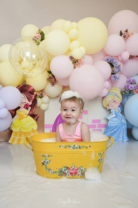 Ensaio de Acompanhamento de bebê. Evelyn Moura Fotografia. Fotógrafa em Niterói, Rio de Janeiro. Newborn. Festa infantil - Smash the cake - Smash the fruit - bebê - ensaio de 1 ano - viral - disney - festa de aniversário - princesas cute - mikey - princes'