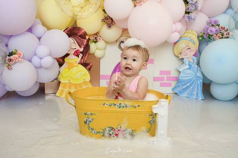 Ensaio de Acompanhamento de bebê. Evelyn Moura Fotografia. Fotógrafa em Niterói, Rio de Janeiro. Newborn. Festa infantil - Smash the cake - Smash the fruit - bebê - ensaio de 1 ano - viral - disney - festa de aniversário - princesas cute - mikey - princes'
