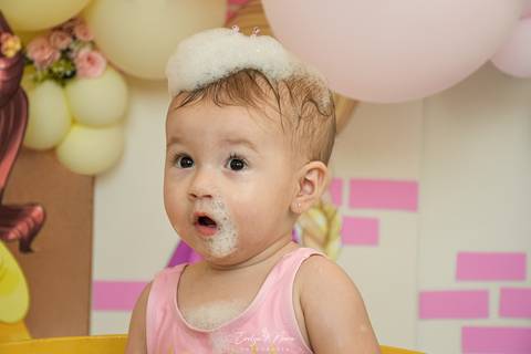 Ensaio de Acompanhamento de bebê. Evelyn Moura Fotografia. Fotógrafa em Niterói, Rio de Janeiro. Newborn. Festa infantil - Smash the cake - Smash the fruit - bebê - ensaio de 1 ano - viral - disney - festa de aniversário - princesas cute - mikey - princes'
