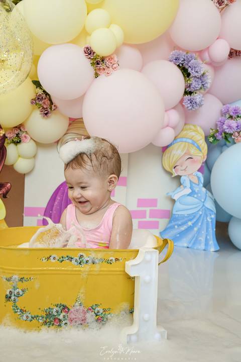 Ensaio de Acompanhamento de bebê. Evelyn Moura Fotografia. Fotógrafa em Niterói, Rio de Janeiro. Newborn. Festa infantil - Smash the cake - Smash the fruit - bebê - ensaio de 1 ano - viral - disney - festa de aniversário - princesas cute - mikey - princes'