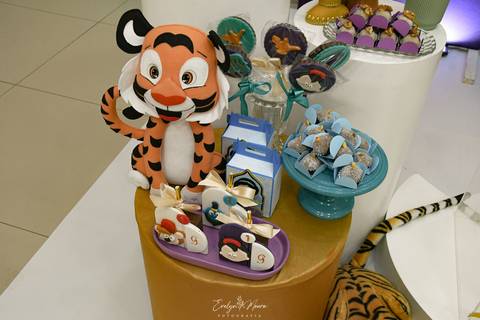 Festa Infantil - Evelyn Moura Fotografia - Fotografia em Niterói, Rio de Janeiro - casa de festa - decoração - decoração de festa - festa colorida- docinhos - bolo - criança - crianças - festa linda - tema aladdin - disney  - casa de festa '