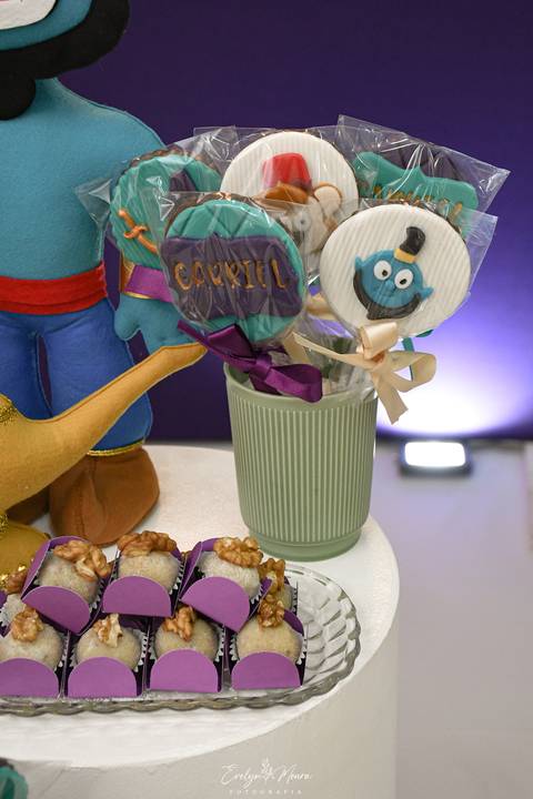 Festa Infantil - Evelyn Moura Fotografia - Fotografia em Niterói, Rio de Janeiro - casa de festa - decoração - decoração de festa - festa colorida- docinhos - bolo - criança - crianças - festa linda - tema aladdin - disney  - casa de festa '