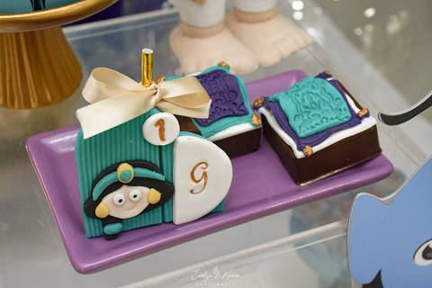 Festa Infantil - Evelyn Moura Fotografia - Fotografia em Niterói, Rio de Janeiro - casa de festa - decoração - decoração de festa - festa colorida- docinhos - bolo - criança - crianças - festa linda - tema aladdin - disney  - casa de festa '