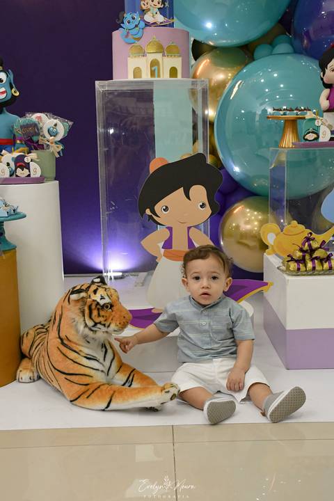 Festa Infantil - Evelyn Moura Fotografia - Fotografia em Niterói, Rio de Janeiro - casa de festa - decoração - decoração de festa - festa colorida- docinhos - bolo - criança - crianças - festa linda - tema aladdin - disney  - casa de festa '