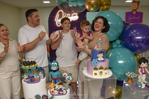Festa Infantil - Evelyn Moura Fotografia - Fotografia em Niterói, Rio de Janeiro - casa de festa - decoração - decoração de festa - festa colorida- docinhos - bolo - criança - crianças - festa linda - tema aladdin - disney  - casa de festa '