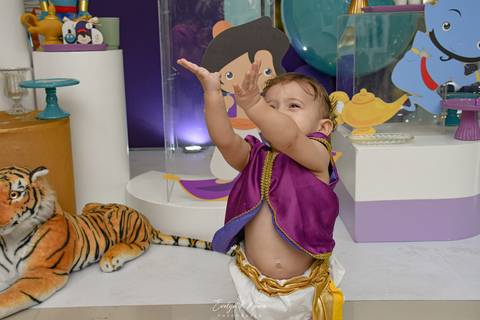 Festa Infantil - Evelyn Moura Fotografia - Fotografia em Niterói, Rio de Janeiro - casa de festa - decoração - decoração de festa - festa colorida- docinhos - bolo - criança - crianças - festa linda - tema aladdin - disney  - casa de festa '