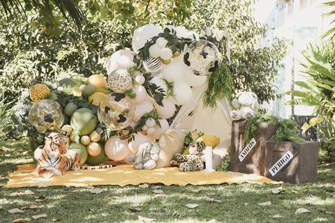 Ensaio de Acompanhamento de bebê. Evelyn Moura Fotografia. Fotógrafa em Niterói, Rio de Janeiro. Newborn. Festa infantil - Smash the cake - Smash the fruit - bebê - ensaio de 1 ano - viral - disney - festa de aniversário - mikey realeza - mikey safari'