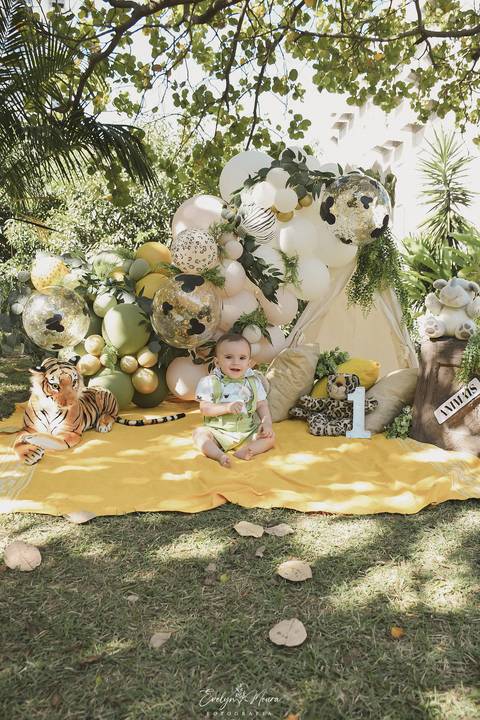 Ensaio de Acompanhamento de bebê. Evelyn Moura Fotografia. Fotógrafa em Niterói, Rio de Janeiro. Newborn. Festa infantil - Smash the cake - Smash the fruit - bebê - ensaio de 1 ano - viral - disney - festa de aniversário - mikey realeza - mikey safari'