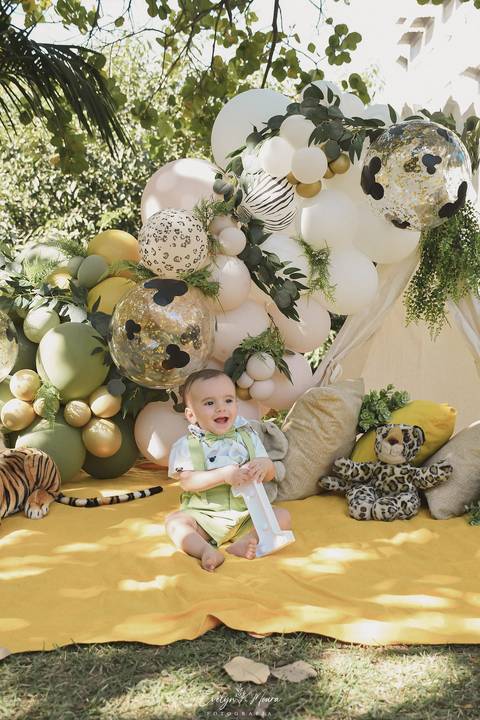 Ensaio de Acompanhamento de bebê. Evelyn Moura Fotografia. Fotógrafa em Niterói, Rio de Janeiro. Newborn. Festa infantil - Smash the cake - Smash the fruit - bebê - ensaio de 1 ano - viral - disney - festa de aniversário - mikey realeza - mikey safari'