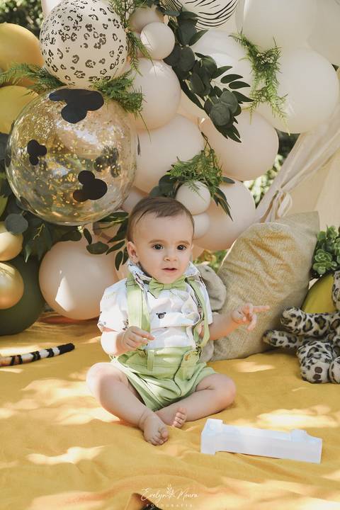 Ensaio de Acompanhamento de bebê. Evelyn Moura Fotografia. Fotógrafa em Niterói, Rio de Janeiro. Newborn. Festa infantil - Smash the cake - Smash the fruit - bebê - ensaio de 1 ano - viral - disney - festa de aniversário - mikey realeza - mikey safari'