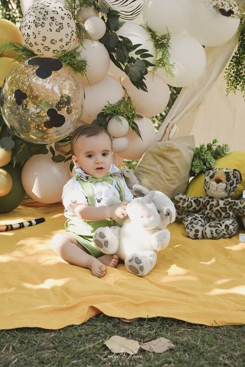 Ensaio de Acompanhamento de bebê. Evelyn Moura Fotografia. Fotógrafa em Niterói, Rio de Janeiro. Newborn. Festa infantil - Smash the cake - Smash the fruit - bebê - ensaio de 1 ano - viral - disney - festa de aniversário - mikey realeza - mikey safari'