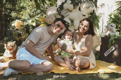 Ensaio de Acompanhamento de bebê. Evelyn Moura Fotografia. Fotógrafa em Niterói, Rio de Janeiro. Newborn. Festa infantil - Smash the cake - Smash the fruit - bebê - ensaio de 1 ano - viral - disney - festa de aniversário - mikey realeza - mikey safari'