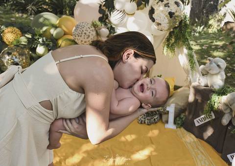 Ensaio de Acompanhamento de bebê. Evelyn Moura Fotografia. Fotógrafa em Niterói, Rio de Janeiro. Newborn. Festa infantil - Smash the cake - Smash the fruit - bebê - ensaio de 1 ano - viral - disney - festa de aniversário - mikey realeza - mikey safari'