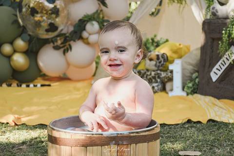 Ensaio de Acompanhamento de bebê. Evelyn Moura Fotografia. Fotógrafa em Niterói, Rio de Janeiro. Newborn. Festa infantil - Smash the cake - Smash the fruit - bebê - ensaio de 1 ano - viral - disney - festa de aniversário - mikey realeza - mikey safari'