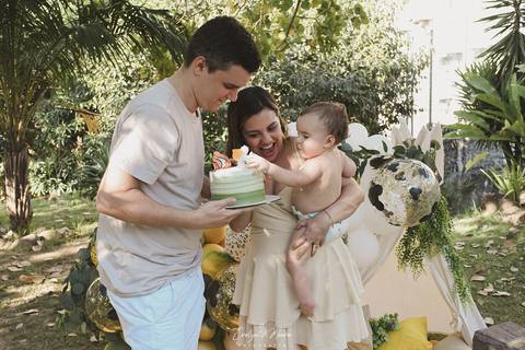 Ensaio de Acompanhamento de bebê. Evelyn Moura Fotografia. Fotógrafa em Niterói, Rio de Janeiro. Newborn. Festa infantil - Smash the cake - Smash the fruit - bebê - ensaio de 1 ano - viral - disney - festa de aniversário - mikey realeza - mikey safari'