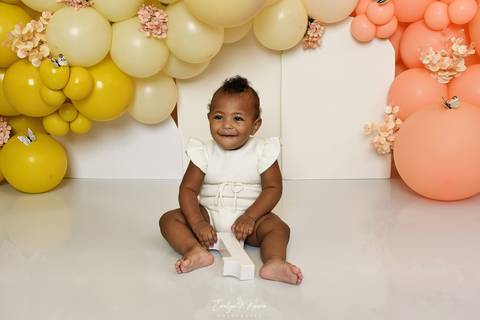 Ensaio de Acompanhamento de bebê. Evelyn Moura Fotografia. Fotógrafa em Niterói, Rio de Janeiro. Newborn. Festa infantil - Smash the cake - Smash the fruit - bebê - ensaio de 1 ano - viral - disney - festa de aniversário - bahoo - ensaio bahoo - mikey '