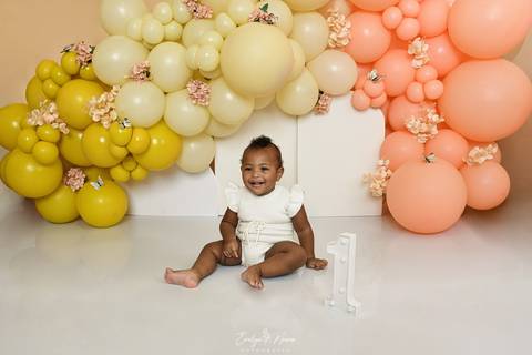 Ensaio de Acompanhamento de bebê. Evelyn Moura Fotografia. Fotógrafa em Niterói, Rio de Janeiro. Newborn. Festa infantil - Smash the cake - Smash the fruit - bebê - ensaio de 1 ano - viral - disney - festa de aniversário - bahoo - ensaio bahoo - mikey '