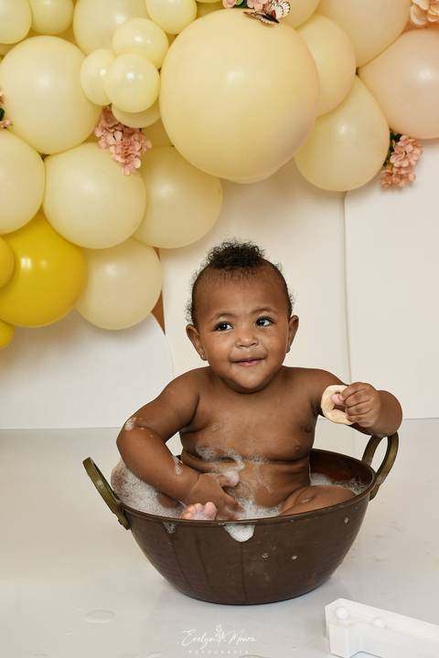 Ensaio de Acompanhamento de bebê. Evelyn Moura Fotografia. Fotógrafa em Niterói, Rio de Janeiro. Newborn. Festa infantil - Smash the cake - Smash the fruit - bebê - ensaio de 1 ano - viral - disney - festa de aniversário - bahoo - ensaio bahoo - mikey '