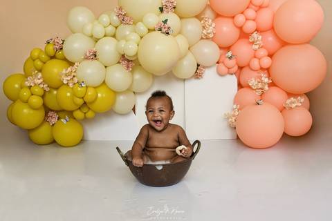 Ensaio de Acompanhamento de bebê. Evelyn Moura Fotografia. Fotógrafa em Niterói, Rio de Janeiro. Newborn. Festa infantil - Smash the cake - Smash the fruit - bebê - ensaio de 1 ano - viral - disney - festa de aniversário - bahoo - ensaio bahoo - mikey '