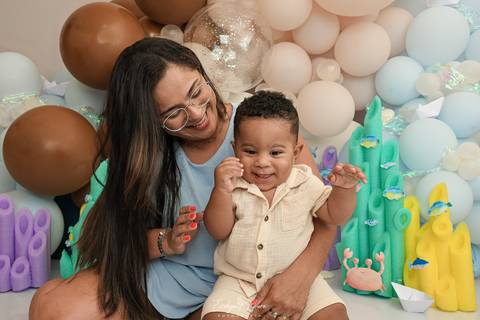 Ensaio de Acompanhamento de bebê. Evelyn Moura Fotografia. Fotógrafa em Niterói, Rio de Janeiro. Newborn. Festa infantil - Smash the cake - Smash the fruit - bebê - ensaio de 1 ano - viral - fundo do mar - festa de aniversário'