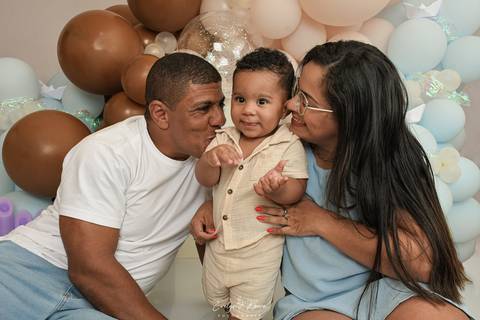 Ensaio de Acompanhamento de bebê. Evelyn Moura Fotografia. Fotógrafa em Niterói, Rio de Janeiro. Newborn. Festa infantil - Smash the cake - Smash the fruit - bebê - ensaio de 1 ano - viral - fundo do mar - festa de aniversário'
