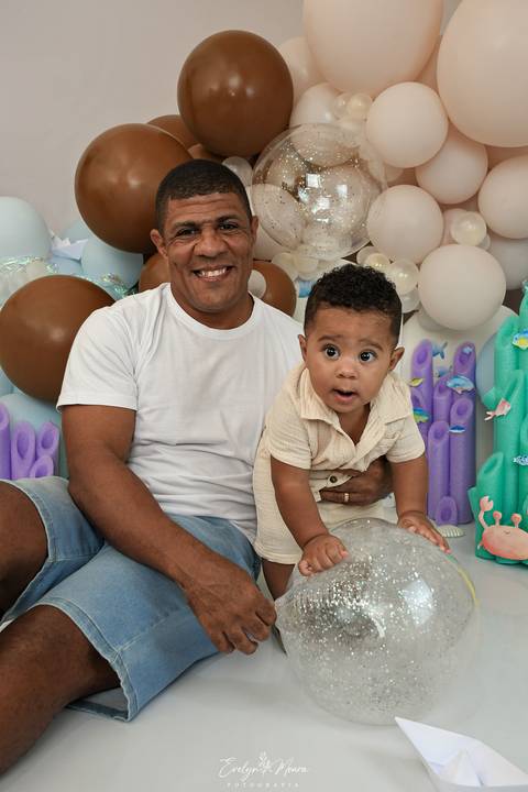 Ensaio de Acompanhamento de bebê. Evelyn Moura Fotografia. Fotógrafa em Niterói, Rio de Janeiro. Newborn. Festa infantil - Smash the cake - Smash the fruit - bebê - ensaio de 1 ano - viral - fundo do mar - festa de aniversário'