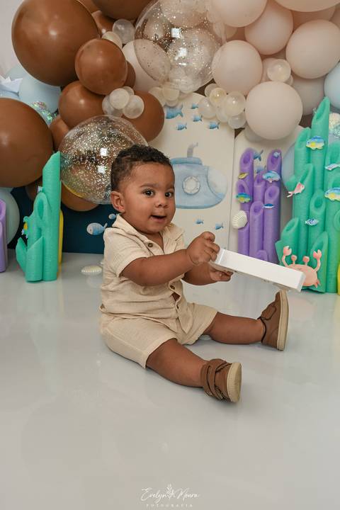 Ensaio de Acompanhamento de bebê. Evelyn Moura Fotografia. Fotógrafa em Niterói, Rio de Janeiro. Newborn. Festa infantil - Smash the cake - Smash the fruit - bebê - ensaio de 1 ano - viral - fundo do mar - festa de aniversário'
