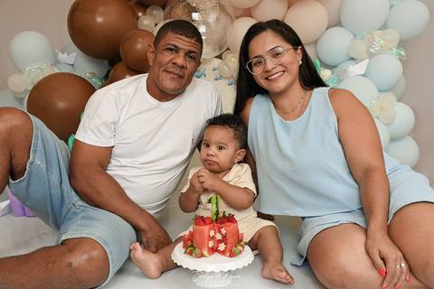 Ensaio de Acompanhamento de bebê. Evelyn Moura Fotografia. Fotógrafa em Niterói, Rio de Janeiro. Newborn. Festa infantil - Smash the cake - Smash the fruit - bebê - ensaio de 1 ano - viral - fundo do mar - festa de aniversário'